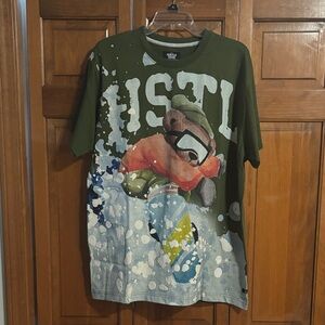 Hustle Gang Size L Green Graphic T-Shirt with Snowboarder Design